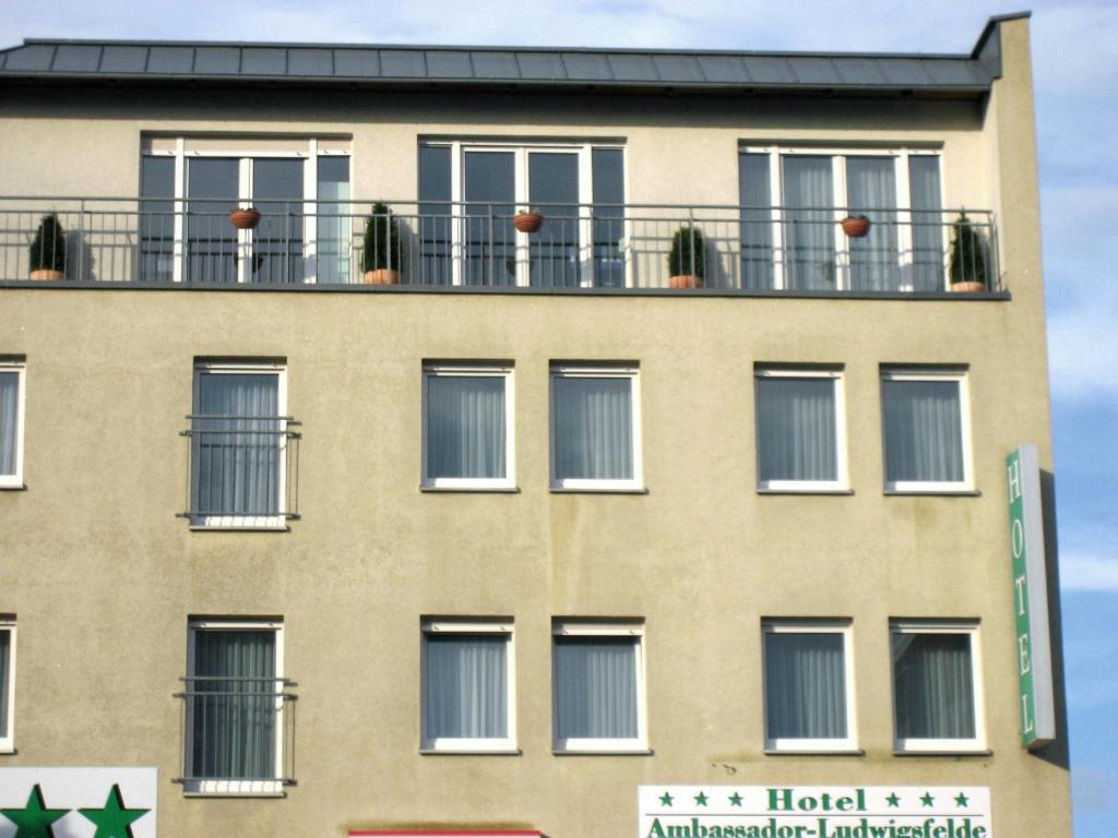 Hotel Ambassador-Ludwigsfelde Bagian luar foto