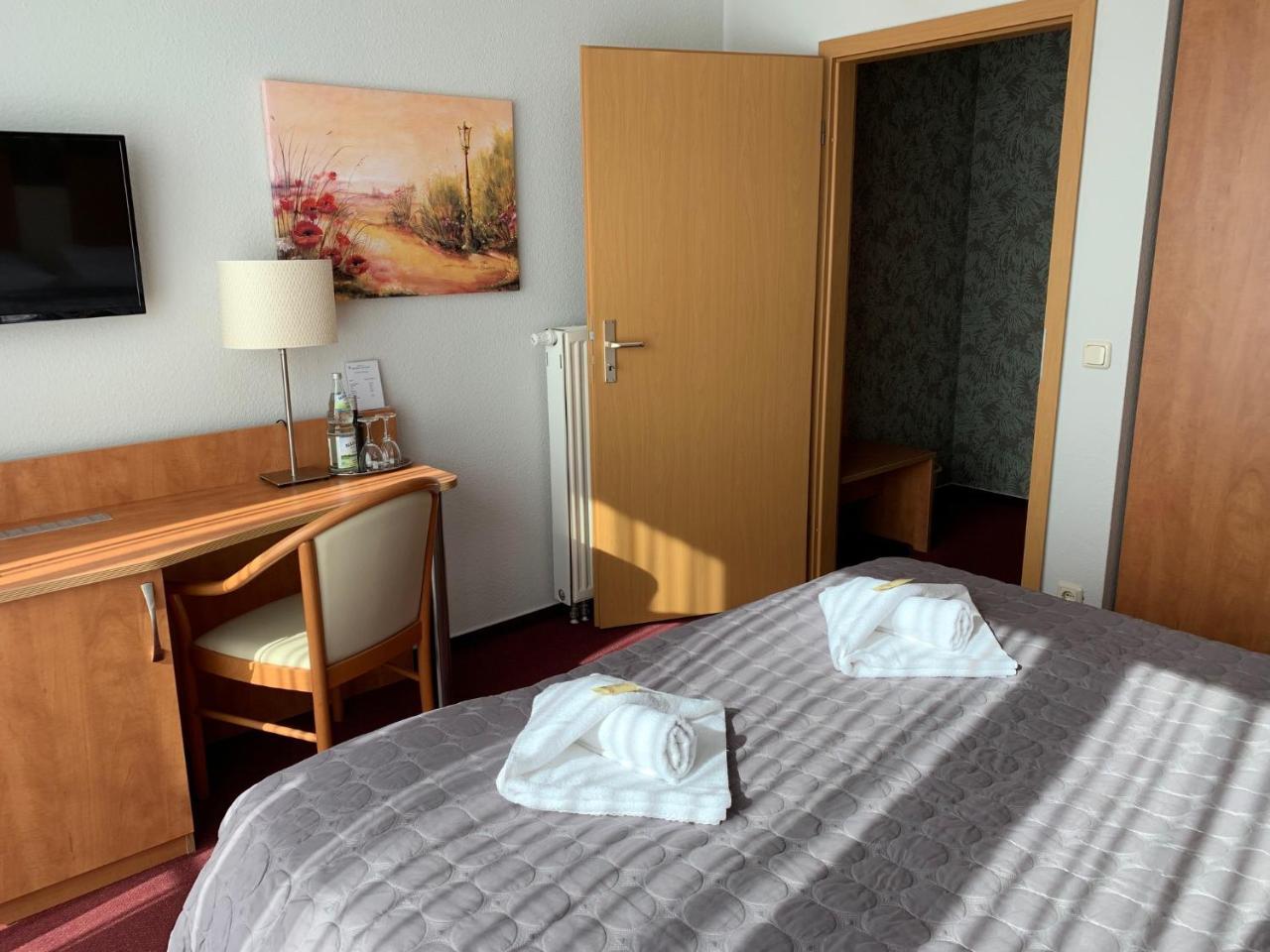 Hotel Ambassador-Ludwigsfelde Bagian luar foto