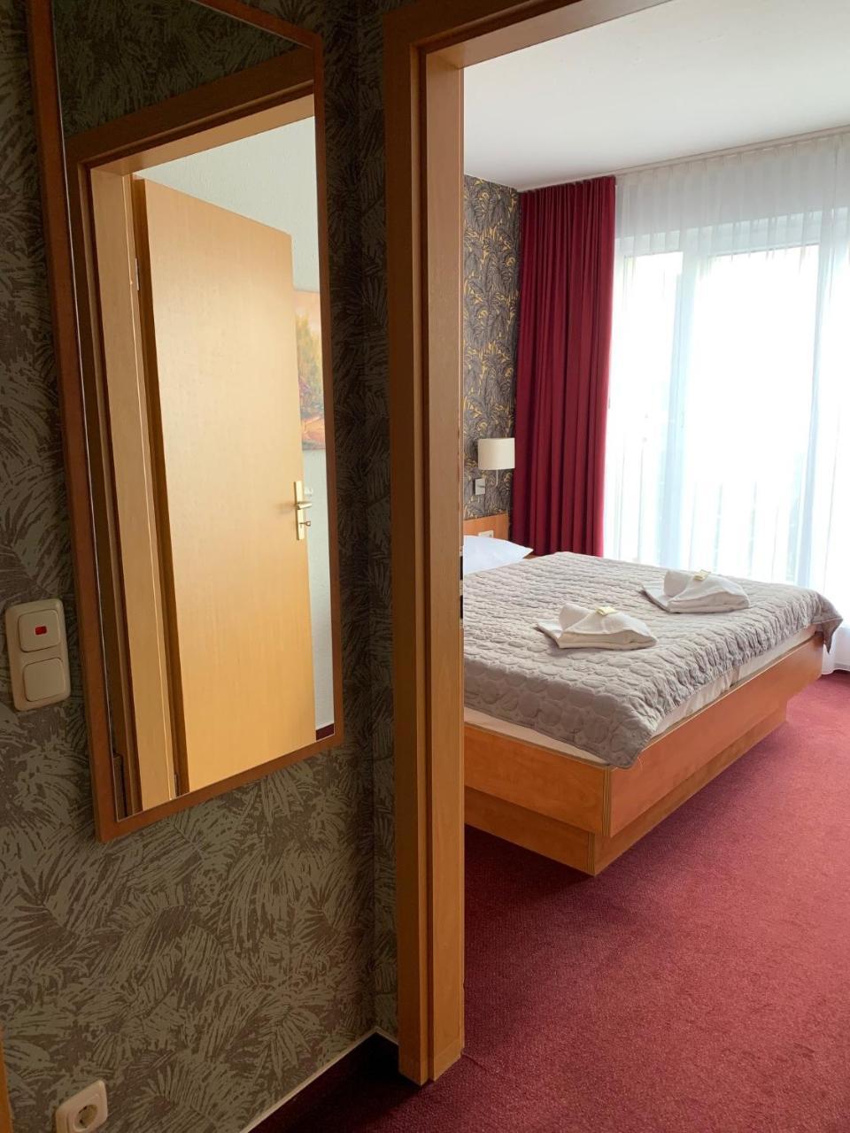 Hotel Ambassador-Ludwigsfelde Bagian luar foto
