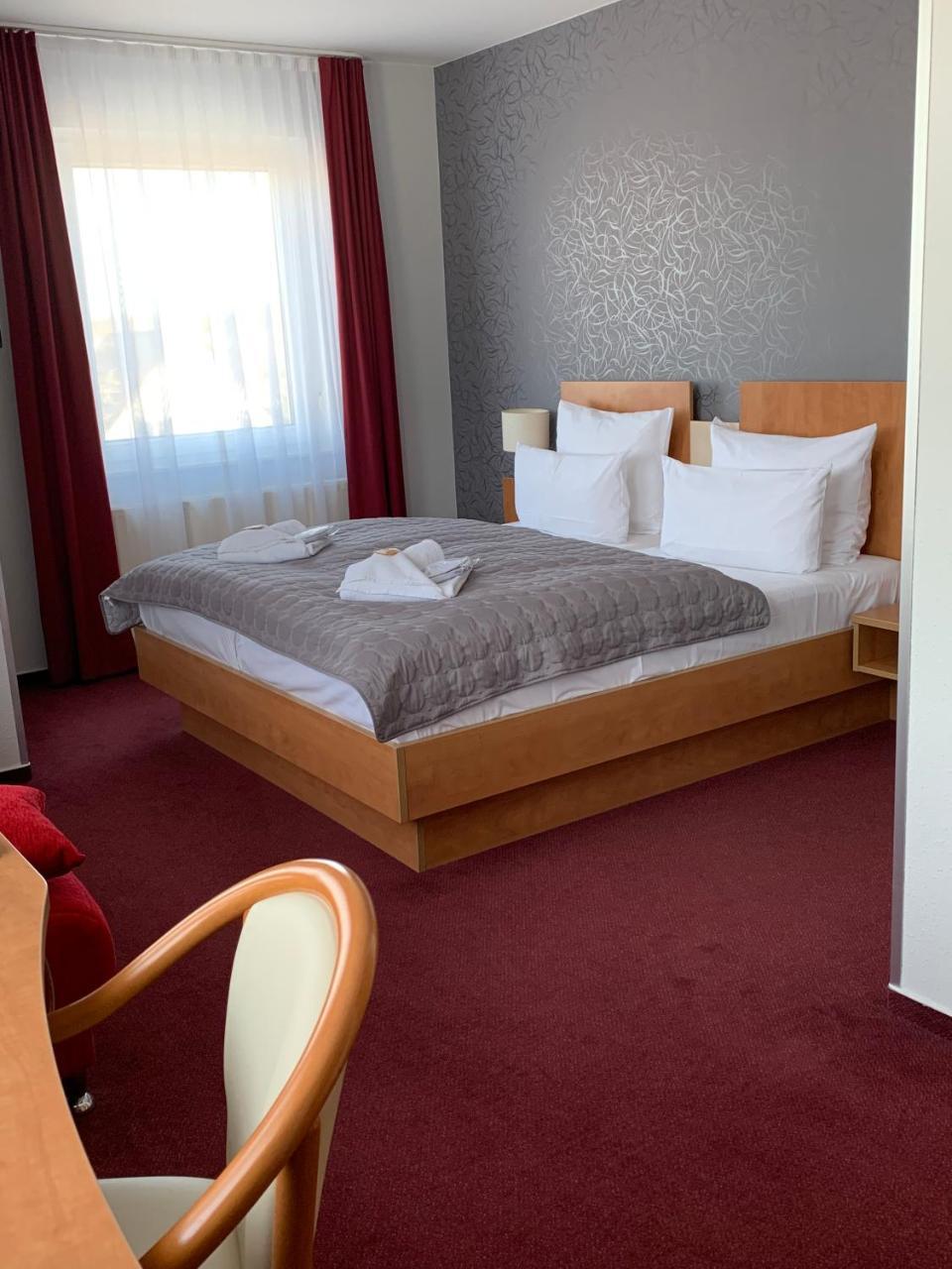 Hotel Ambassador-Ludwigsfelde Bagian luar foto
